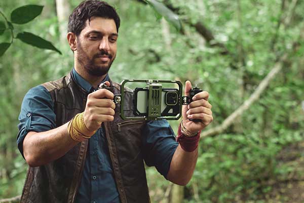 Emiliano Ruprah usando Movemic 88+ en la selva